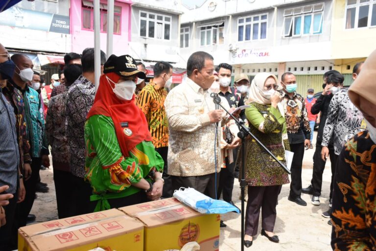 Gubernur Arinal Djunaidi Gelar Operasi Pasar Minyak Goreng Murah, Walikota Bandarlampung Ucapkan Terimakasih